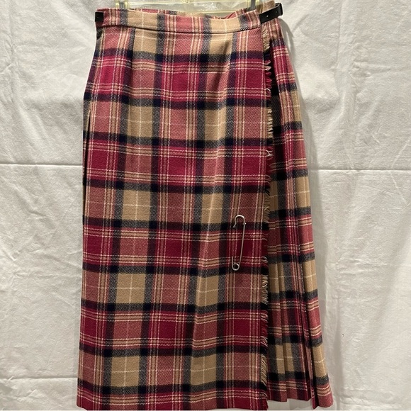 Pitlochry Dresses & Skirts - Scottish made, 100% pure wool tartan kilt.